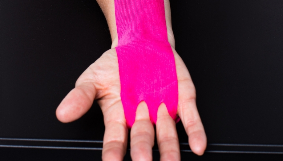 Arm tapen — CureTape kinesiologie tape instructies
